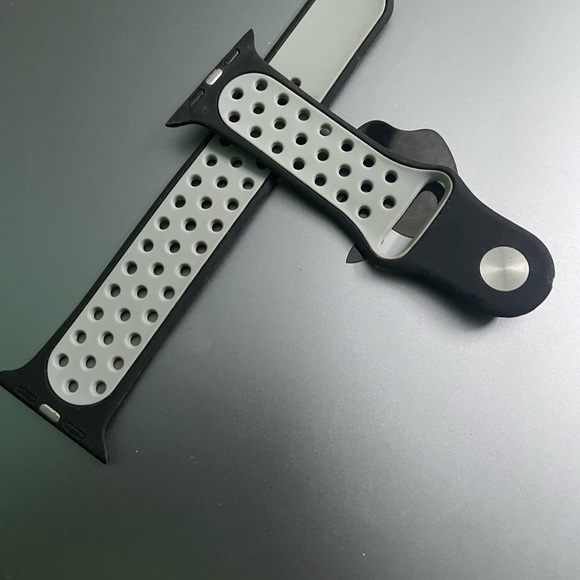 Coteecti Apple Watch 42mm stylish sports band - rarely used - Picture 9 of 9